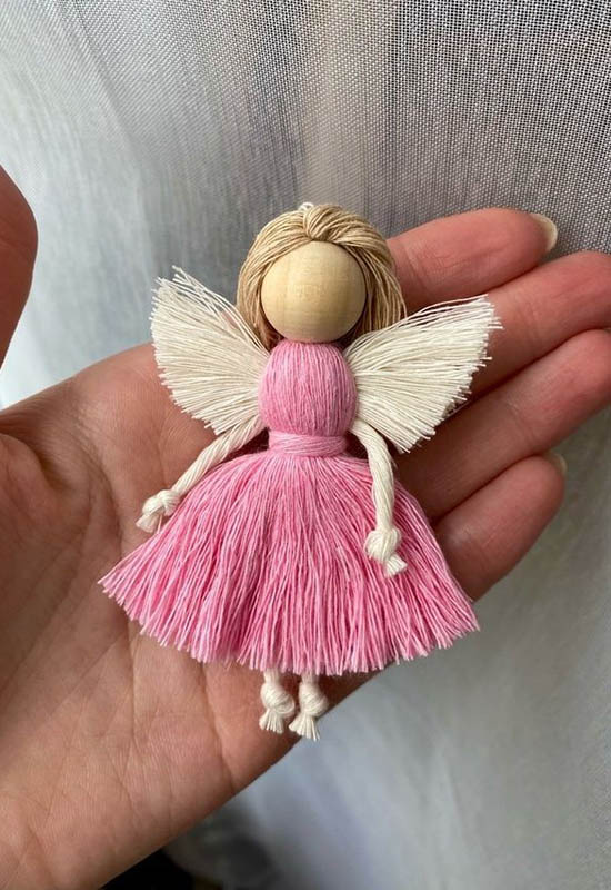 Як зробити прикрасу у вигляді янголів із ниток своїми руками