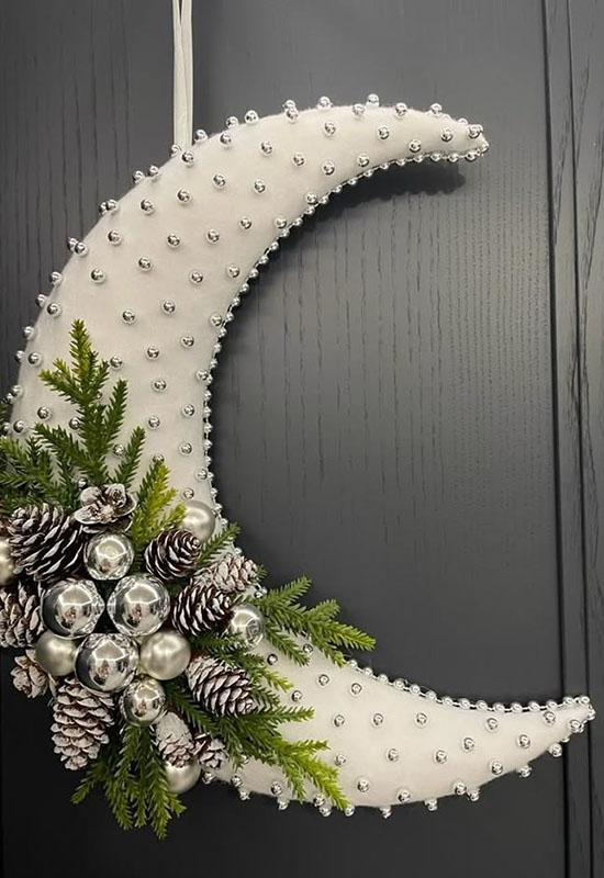 Новорічна композиція у вигляді місяця своїми руками