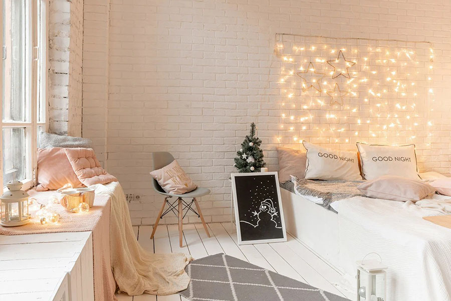 Оформлення інтер'єру за допомогою гірлянд до Нового Року Змії