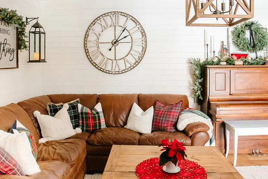 Пледи та подушки з новорічними мотивами