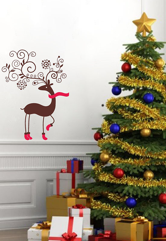 Прикрашання кімнати до Нового Року за допомогою тематичних наклейок на стіни