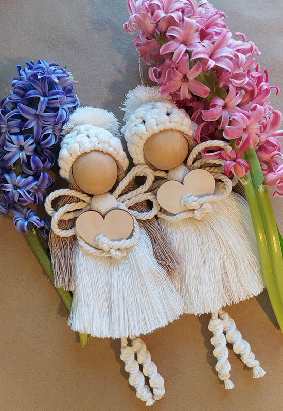 Виготовлення новорічних іграшок у вигляді янголів із ниток