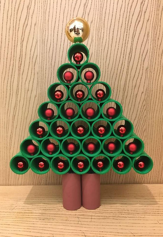 Як створити красиву ялинку з паперових втулок