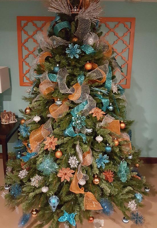 Современные и нестандартные комбинации для украшения елки к новому году Зеленой Деревянной Змеи