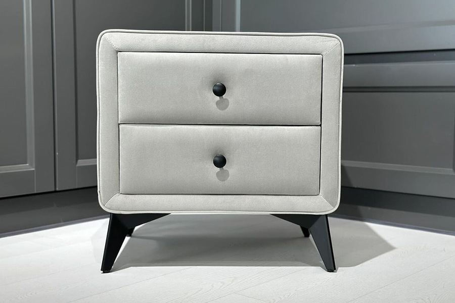 Якої висоти має бути тумбочка біля ліжка