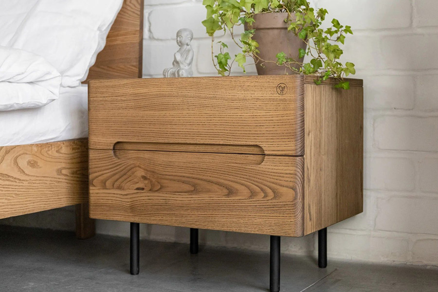 З якого матеріалу може бути приліжкова тумбочка