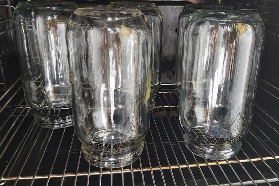 Як стерилізувати банки в духовці: покрокова інструкція