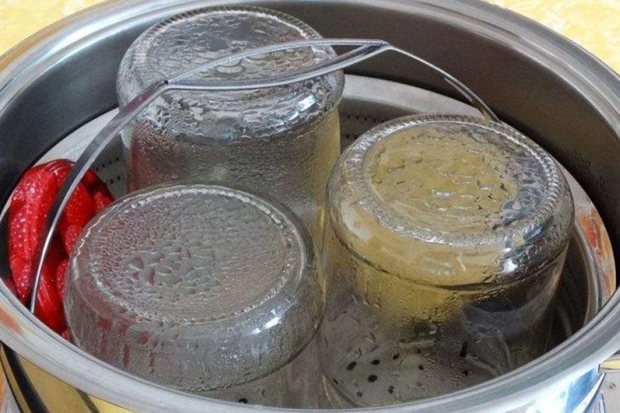 Как стерилизовать банки: способы, советы, секреты