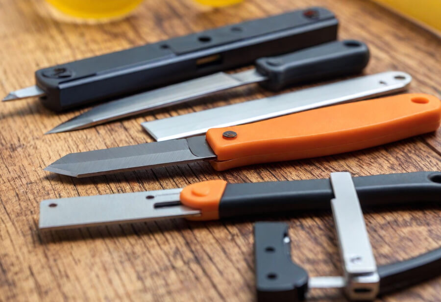 Ніж та багатофункціональні різці