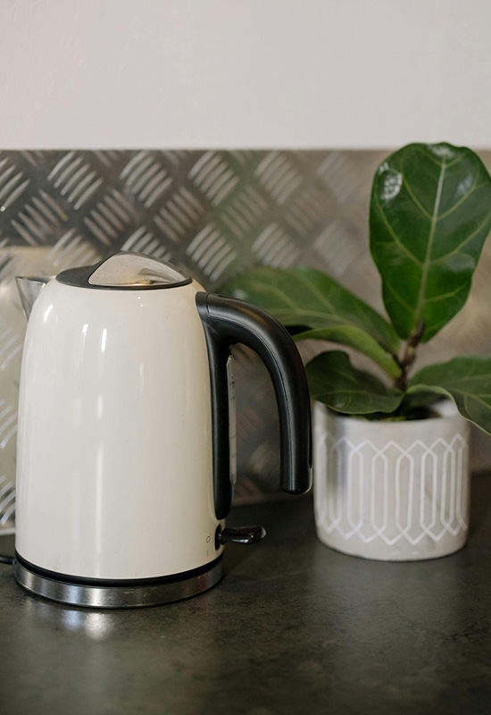 Як очистити електрочайник від накипу безпечними методами