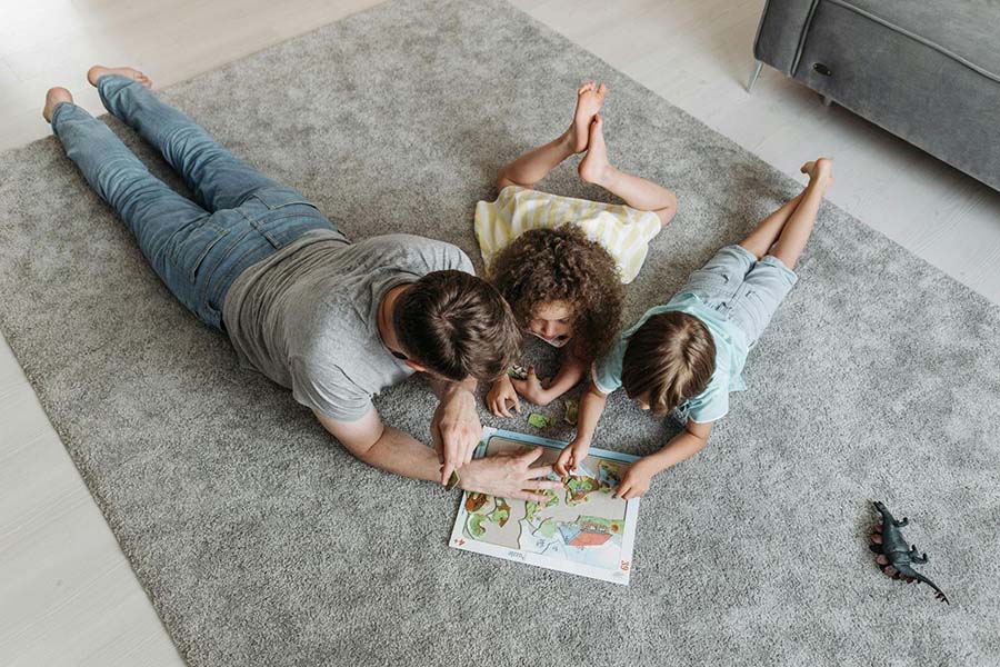 Як швидко почистити килим на підлозі без прання